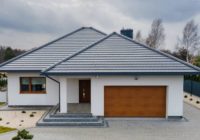 Dach skutecznie zabezpieczony przed działaniem porywistego wiatru