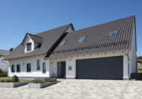 Kąt nachylenia połaci – parametr, który determinuje wybór pokrycia dachu