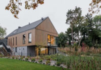 „Odwrócony” dom z widokiem na jezioro