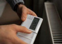 Jak oszczędzać ciepło w domu zimą? Poznaj sprawdzone sposoby