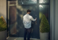 Na co zwrócić uwagę przy wyborze stolarki do domu? Część III – drzwi wejściowe