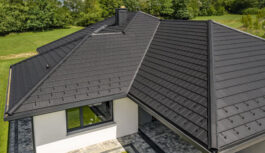 Dachówka ceramiczna SIMPLA – minimalistyczna elegancja dla nowoczesnych dachów Dachówka ceramiczna SIMPLA – minimalistyczna elegancja dla nowoczesnych dachów